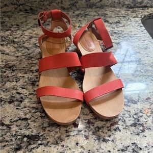 Madewell Jodi Wooden Coral Clogs